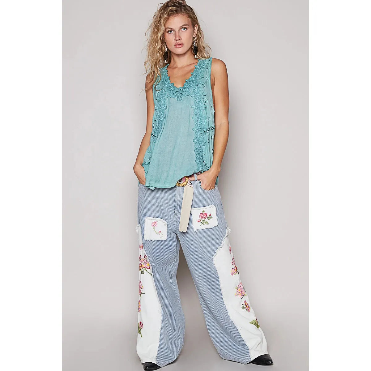 Sleeveless Contrast Floral Lace Crochet Detail V-Neck Top
