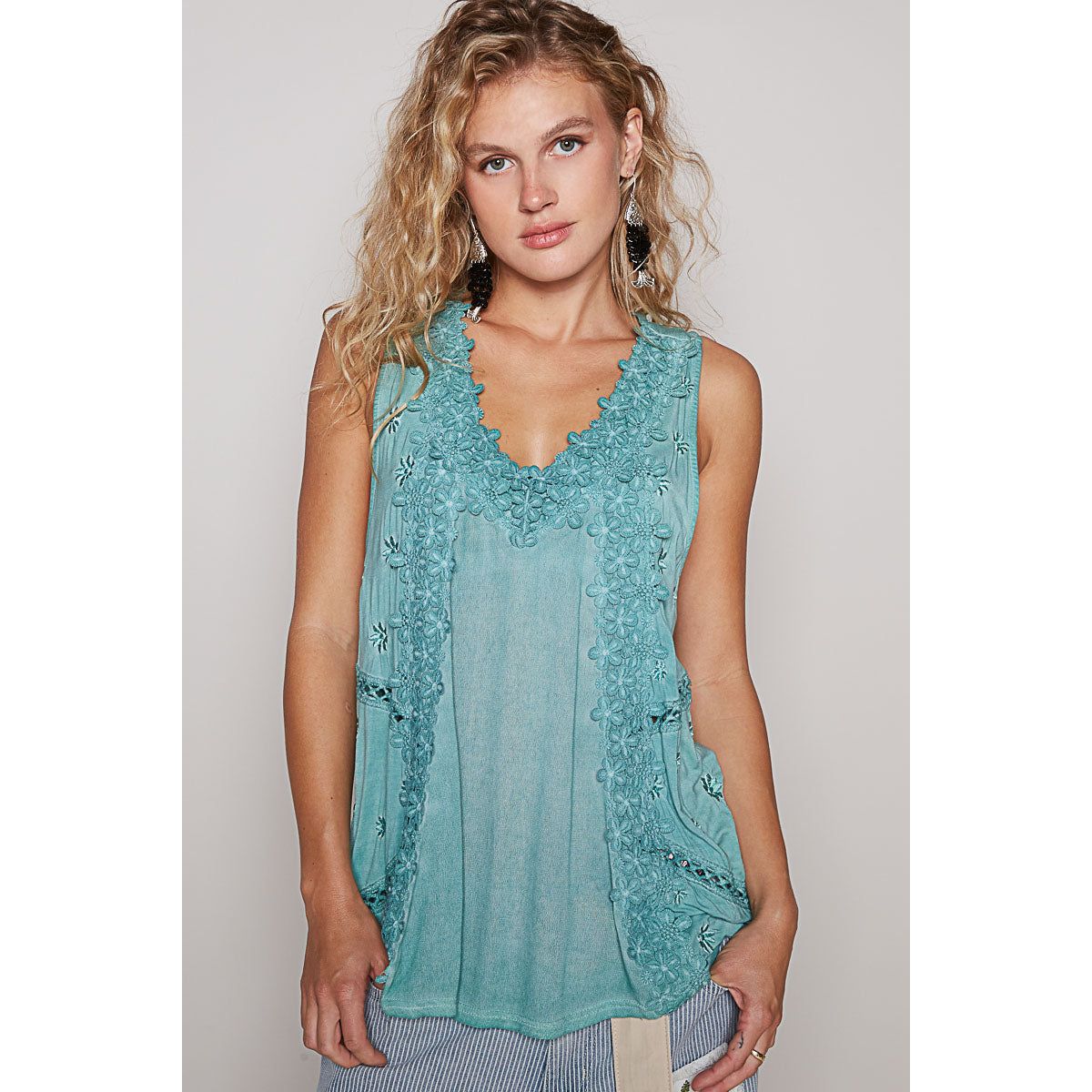 Sleeveless Contrast Floral Lace Crochet Detail V-Neck Top