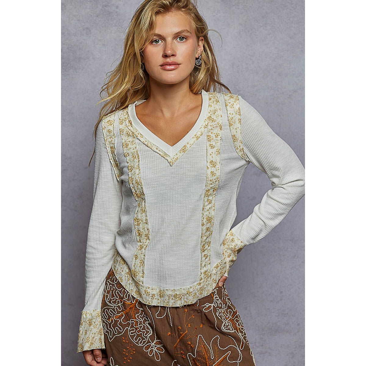 Long Sleeve V Neck Print Patch Ruffle Rib Knit Top