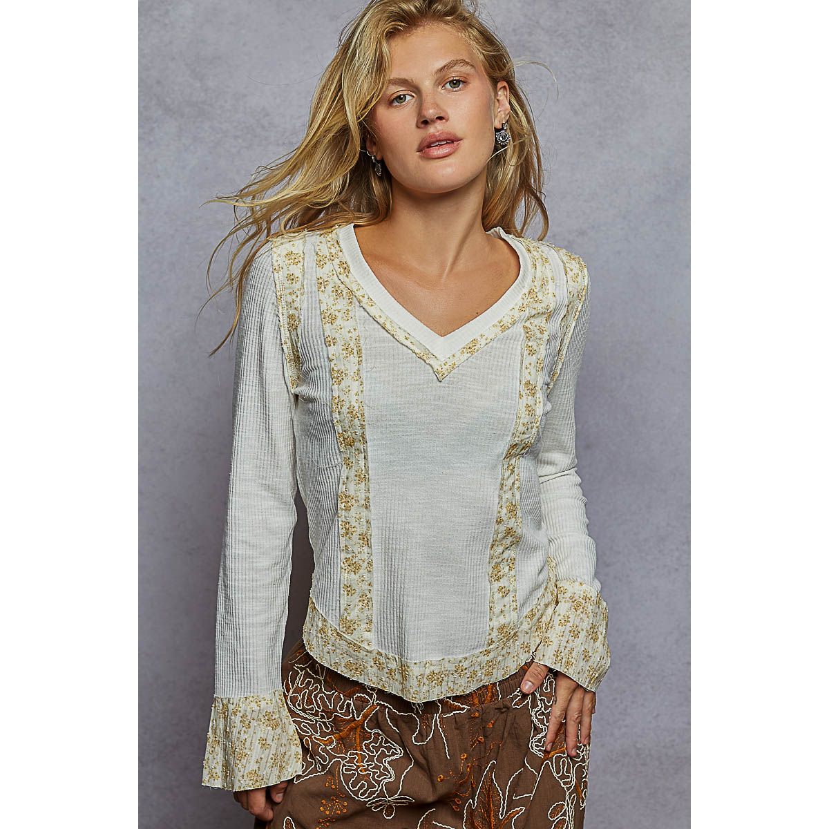 Long Sleeve V Neck Print Patch Ruffle Rib Knit Top