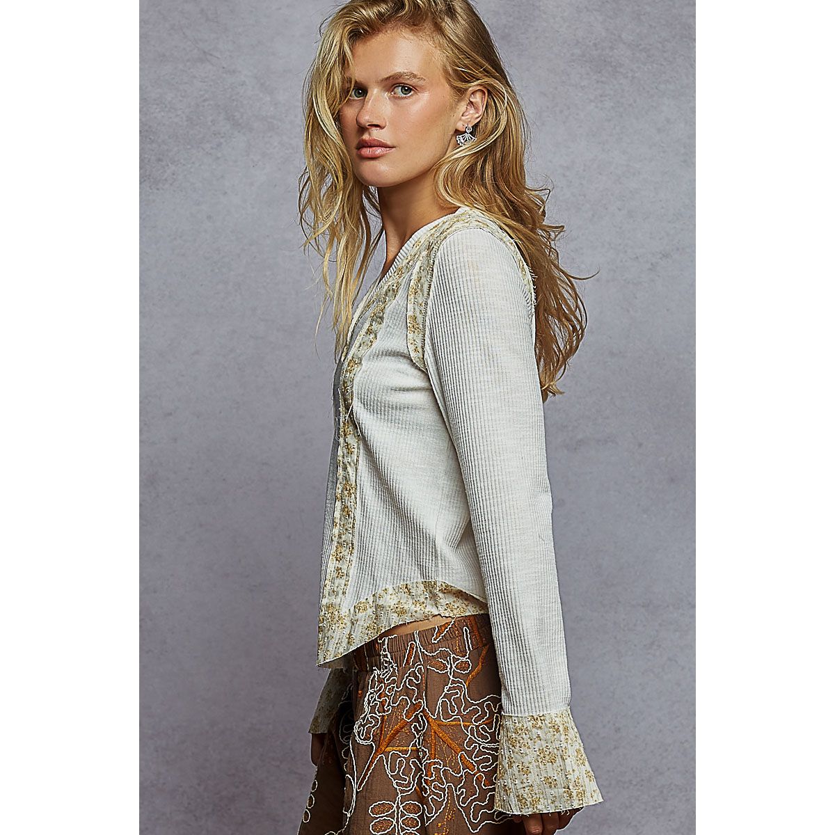 Long Sleeve V Neck Print Patch Ruffle Rib Knit Top