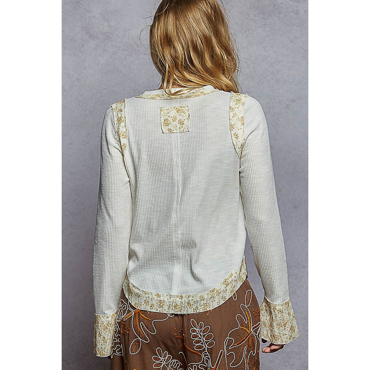 Long Sleeve V Neck Print Patch Ruffle Rib Knit Top