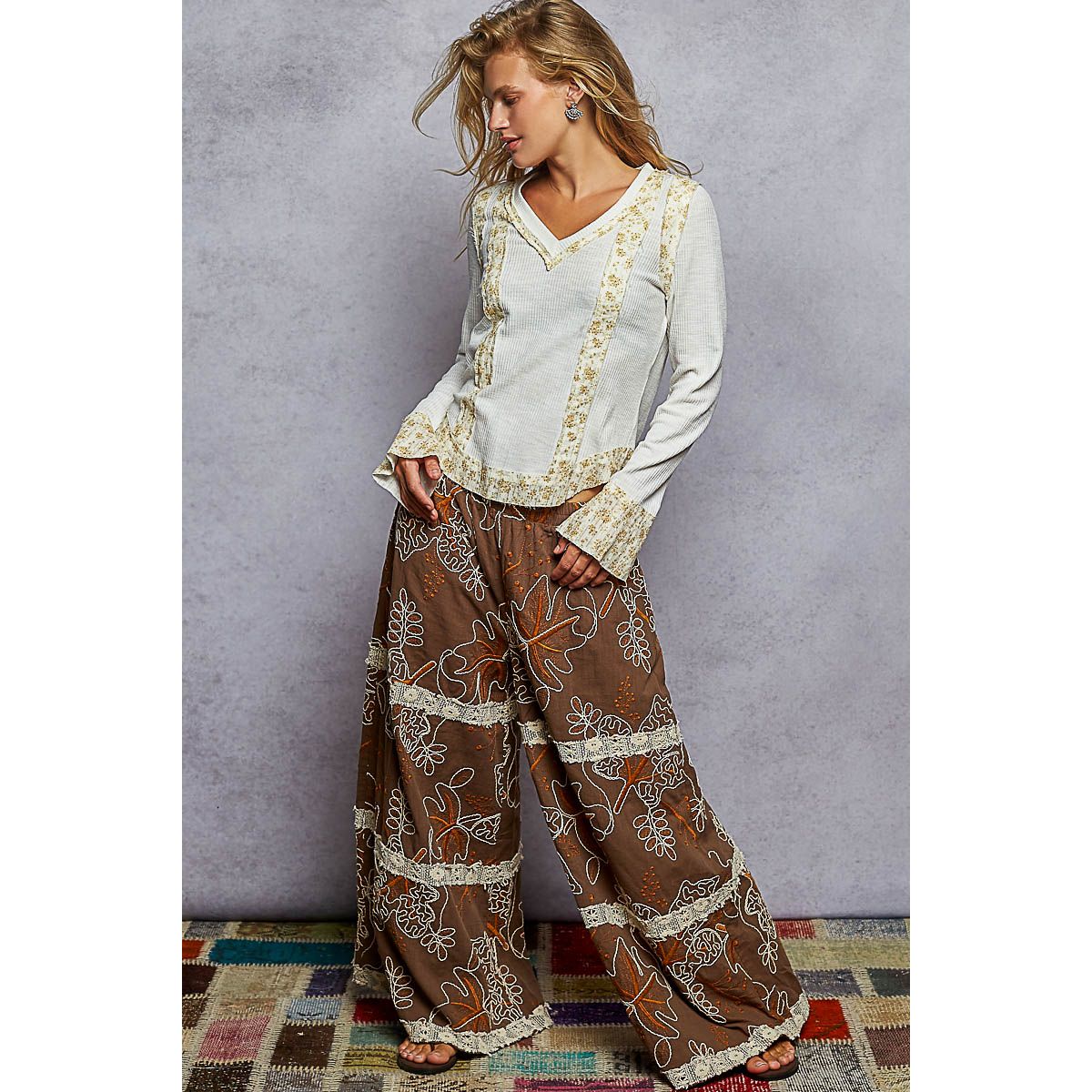 Long Sleeve V Neck Print Patch Ruffle Rib Knit Top